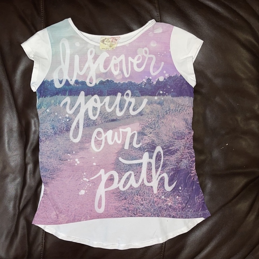 Joyfolie/Mia Joy Tee EUC size 10. LISTING IS FOR SHIRT ONLY